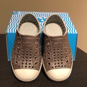Native Shoes  7M US toddler